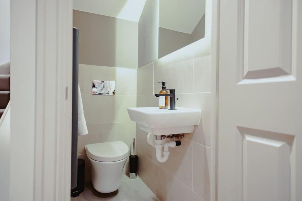 Apartamento 3-Story Townhouse - Sleeps 8 Leeds  Exterior foto
